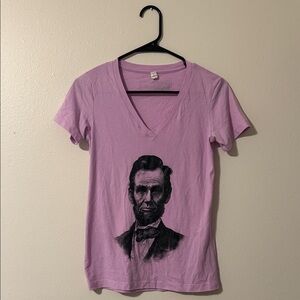 Graphic V-Neck T-Shirt in Light Purple
